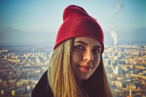 Ce sunt standardele pentru poluarea fonică și cum sunt aplicate în zonele urbane?