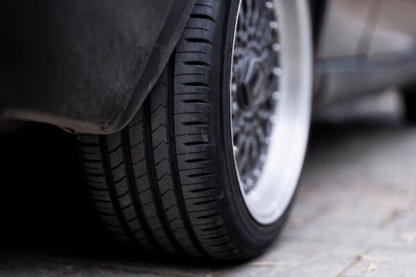 Anvelope reșapate vs. anvelope noi: Ce trebuie să știi înainte de a alege