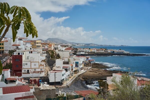 Cum organizezi o vacanță în Tenerife cu buget redus?